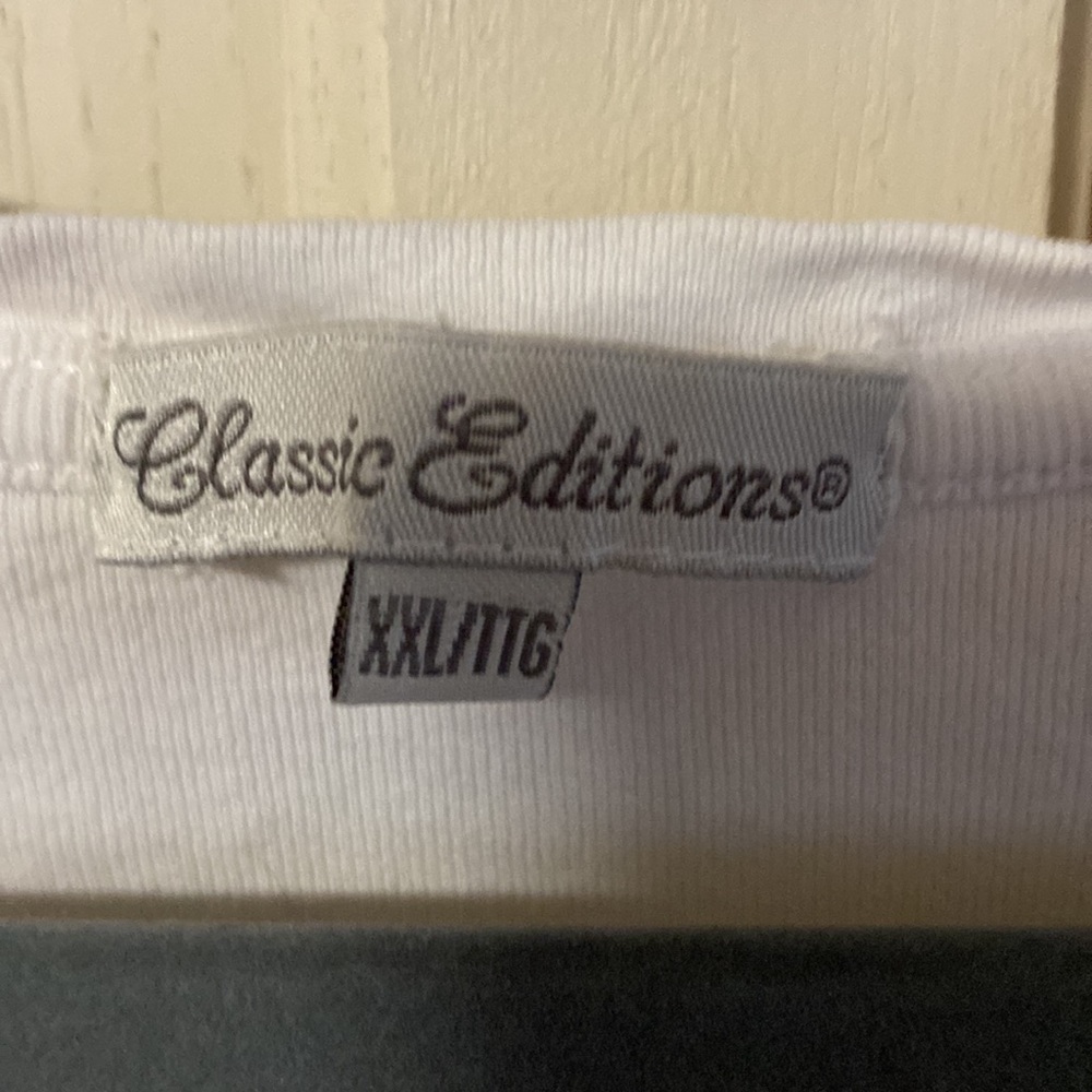 A woman’s blue and white sparkle t-shirt in XXL - Picture 5 of 6